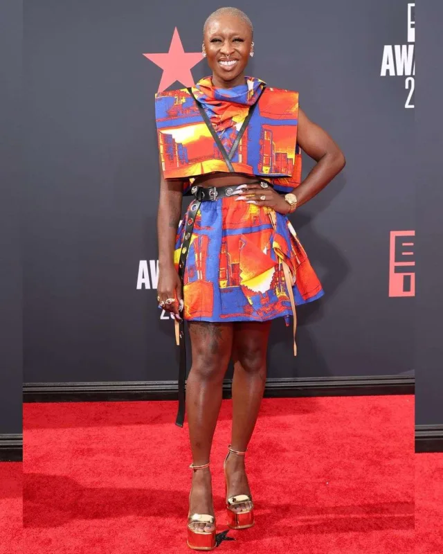 Qırmızı xalının bir-birindən “BETər” libasları