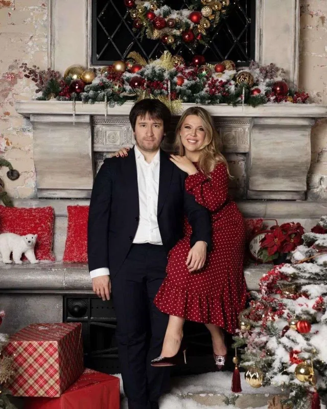 Teymur Rəcəbov xanımı və qızı ilə...