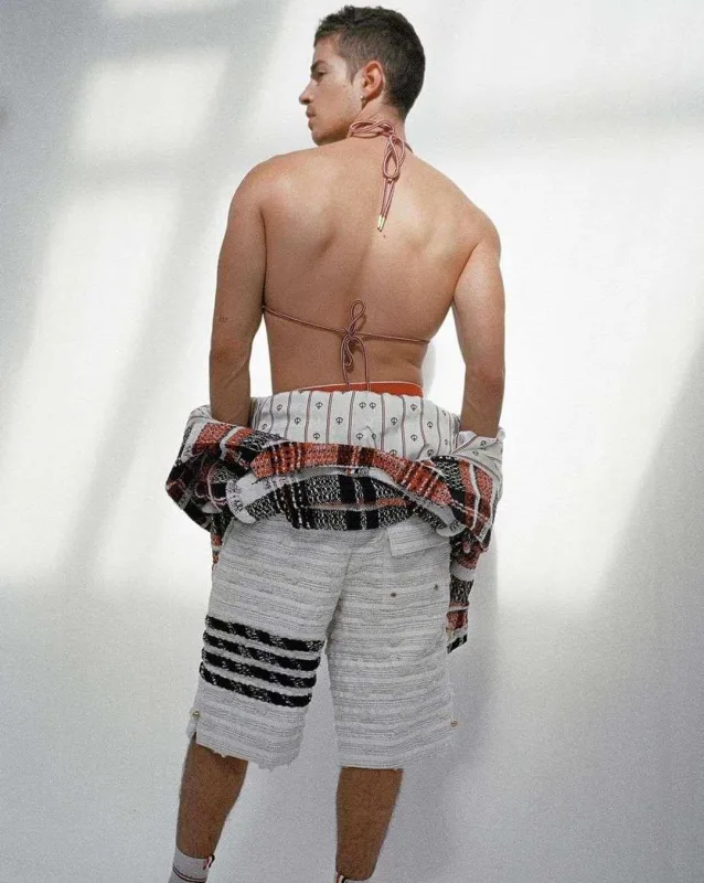 “Elite”in ulduzundan ətəkli fotolar