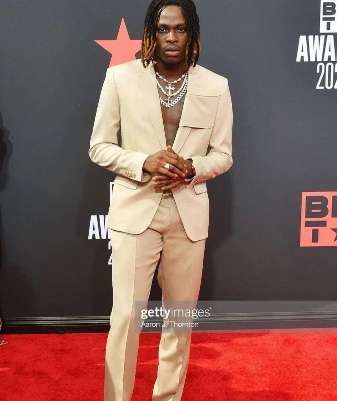 Qırmızı xalının bir-birindən “BETər” libasları