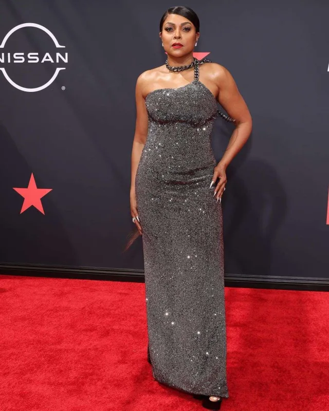 Qırmızı xalının bir-birindən “BETər” libasları