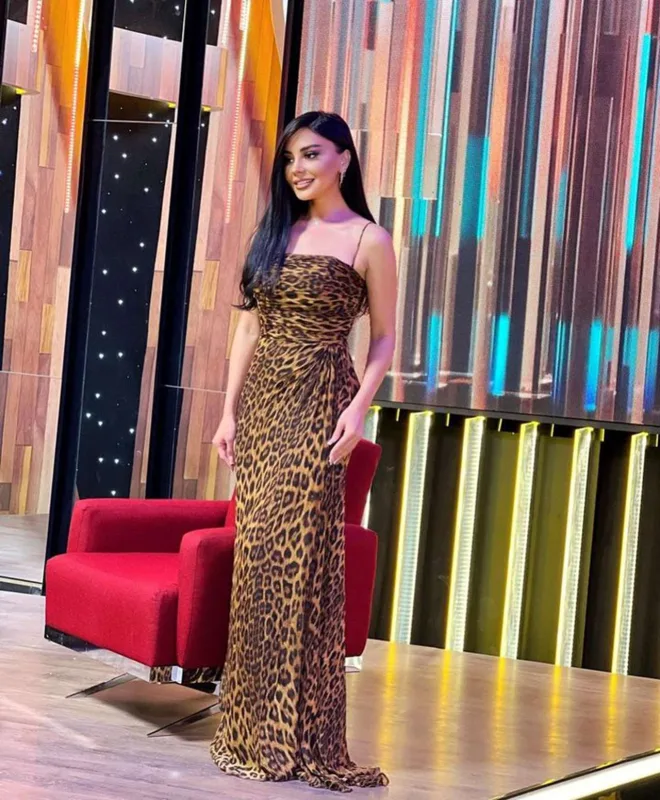 Vüsalə əvvəlki imicinə qayıtdı