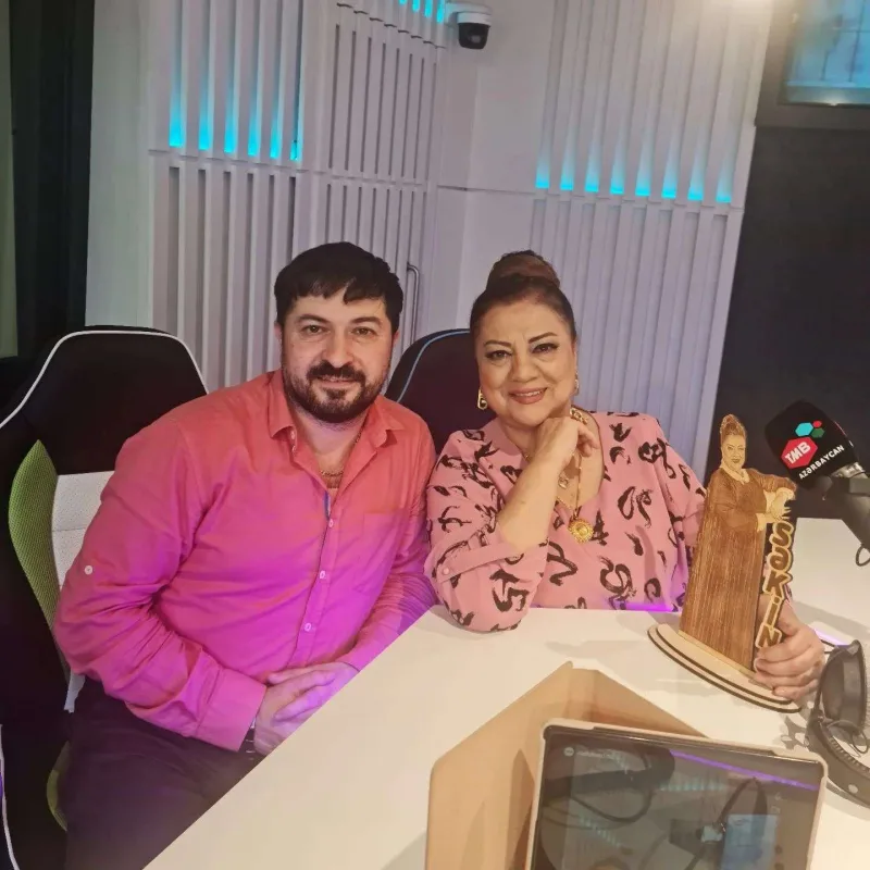 Anar işini dəyişdi