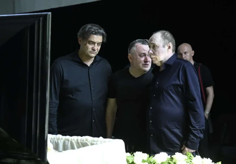 10 min insan, bir kamaz  gül... - Şatunova vida