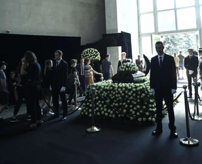 10 min insan, bir kamaz  gül... - Şatunova vida