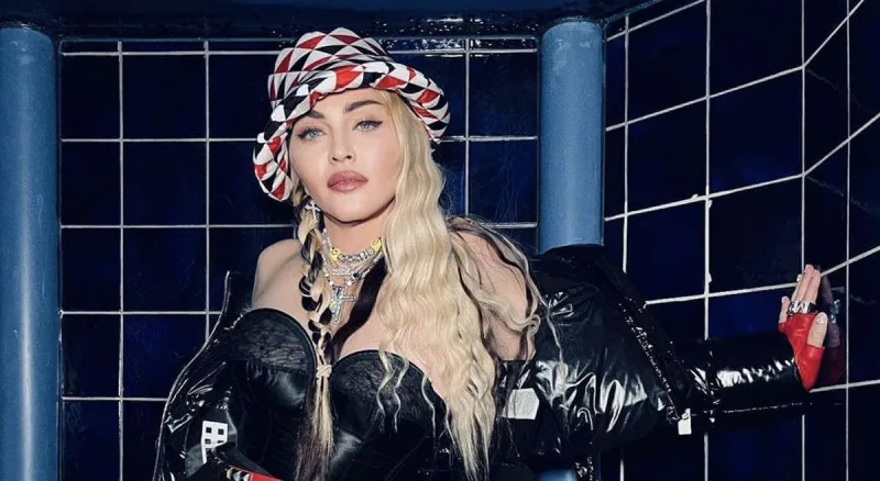 Seks aludəçisi olduğunu etiraf etdi