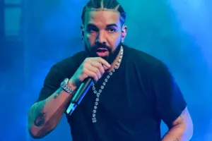 Dreyk 20 milyonluq boyunbağısıyla gündəmdə