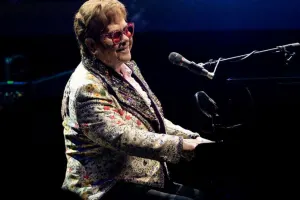 Elton Con yenilik etdi
