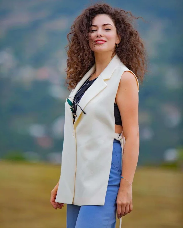 Kəlbəcərdə konsert verən Coniyə sərt tənqid