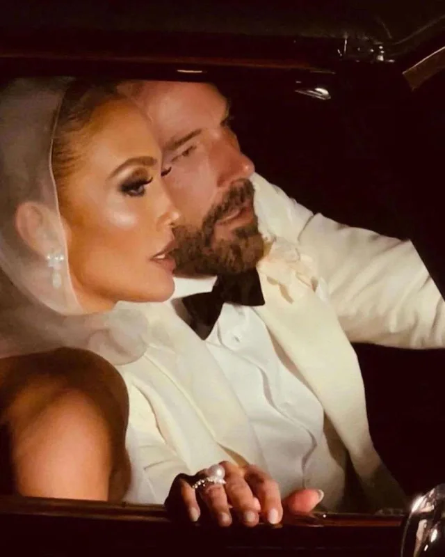 9 milyonluq toyun fotoları yayıldı