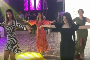 Aktrisalarımızdan toyda gürcü rəqsi
