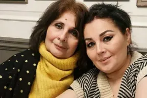 Xərçəngdən sağalan bacısı ilə canlı yayım açdı