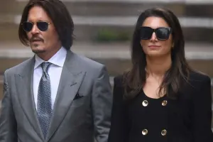 Conni Depp vəkil sevgilisindən ayrıldı