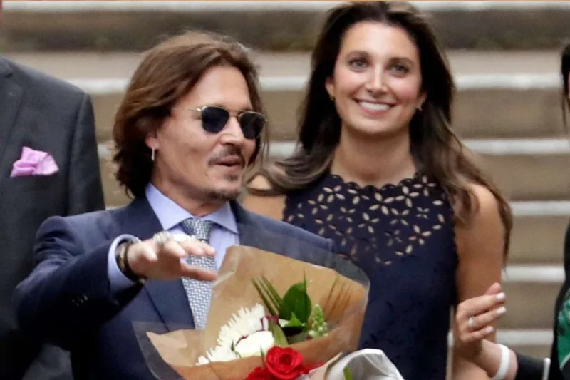 Conni Depp vəkil sevgilisindən ayrıldı