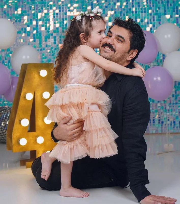 Elşən 4 yaşlı qızının fotolarını paylaşdı