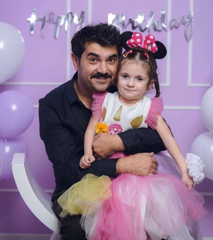 Elşən 4 yaşlı qızının fotolarını paylaşdı