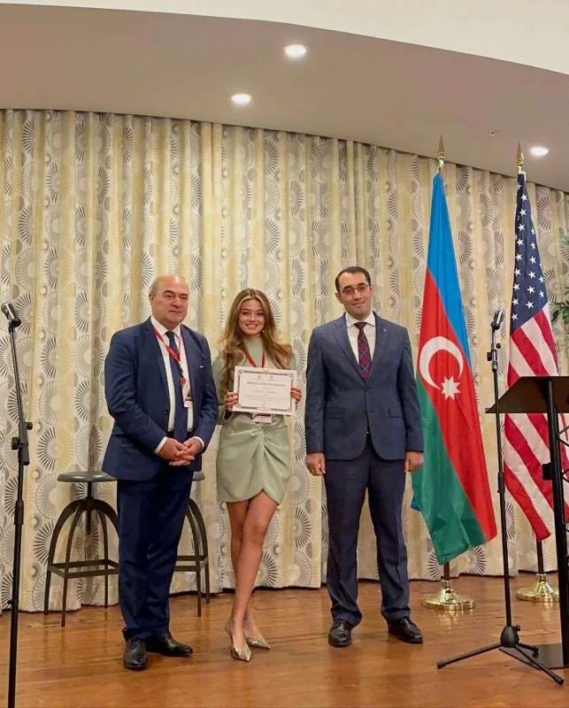 Xalq artistinin qızı Mayamidə mükafatlandırıldı