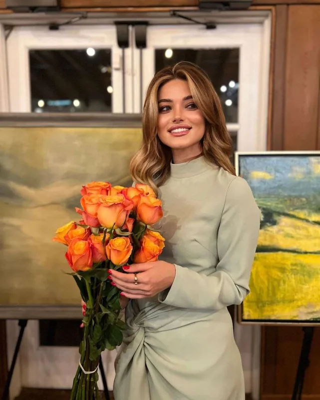 Xalq artistinin qızı Mayamidə mükafatlandırıldı