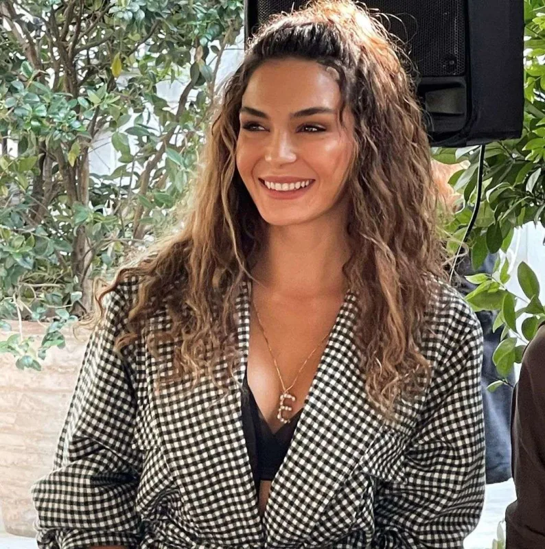 Ebru ABŞ-a köçür