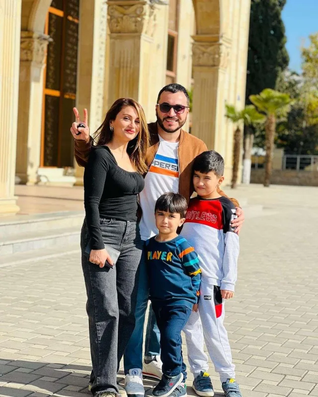 Elvindən ailəsi ilə bağlı paylaşım