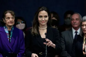 Ancelina BMT-dəki vəzifəsindən ayrıldı