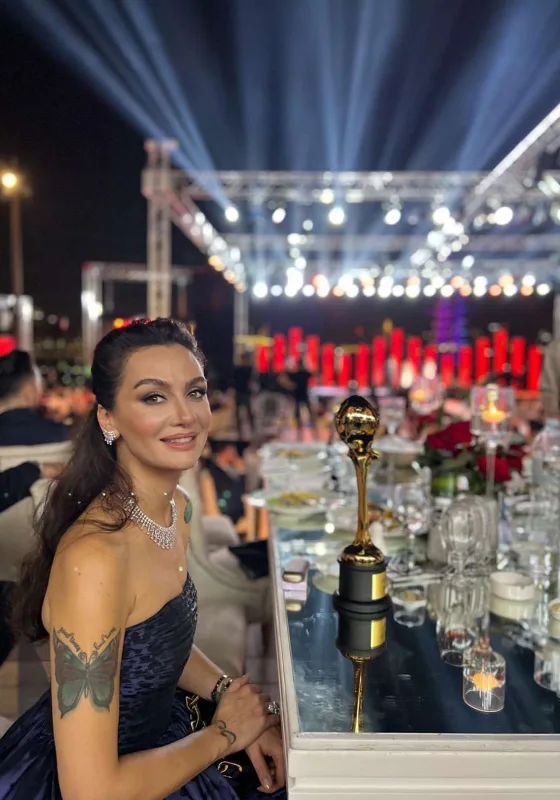 Birce Dubayda mükafat aldı