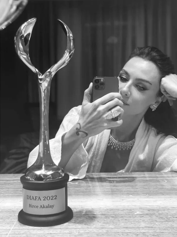 Birce Dubayda mükafat aldı