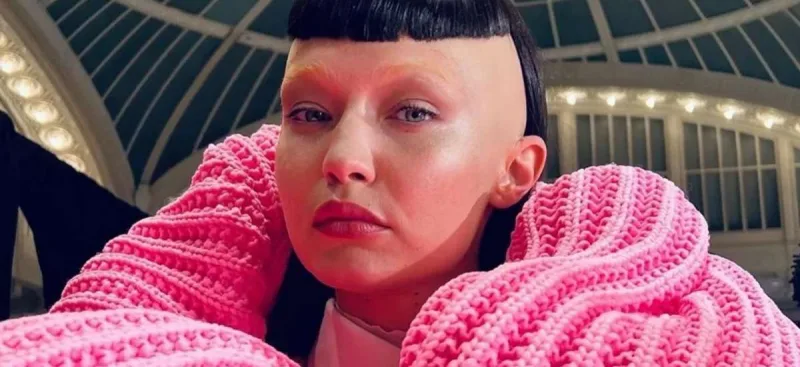 Podium üçün saçlarını kəsdirdilər