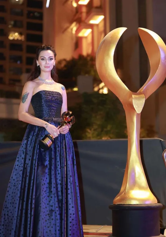 Birce Dubayda mükafat aldı