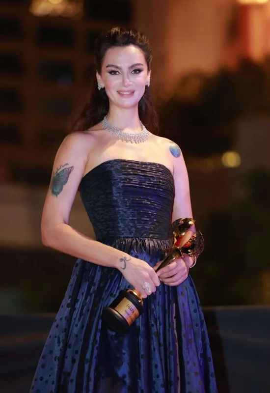 Birce Dubayda mükafat aldı