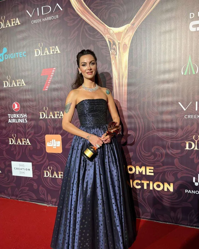 Birce Dubayda mükafat aldı