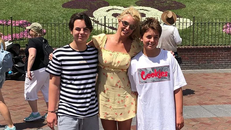 Britnidən oğluna cavab gecikmədi