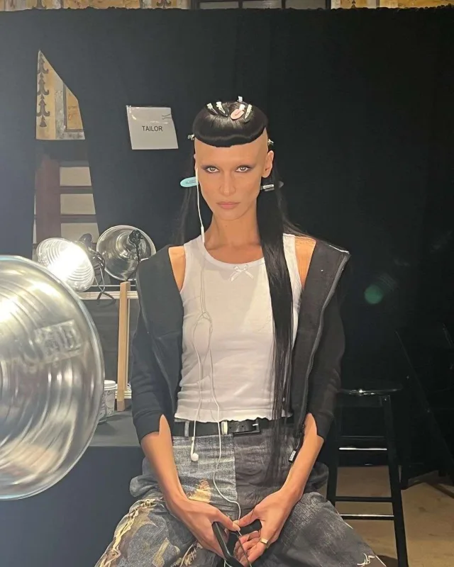 Podium üçün saçlarını kəsdirdilər