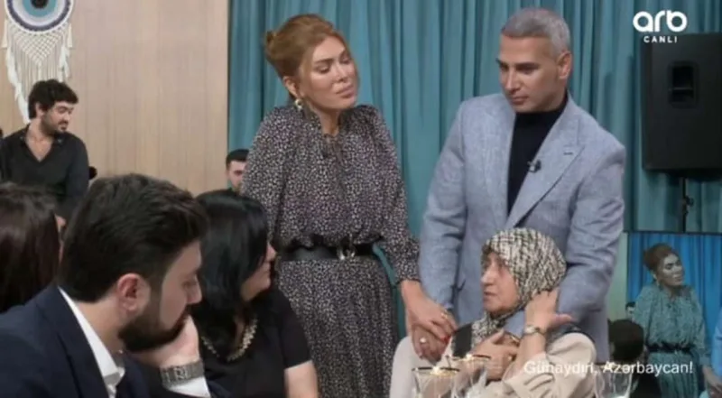 Küçələrdə böyüyən Doğuşun anası canlı efirdə