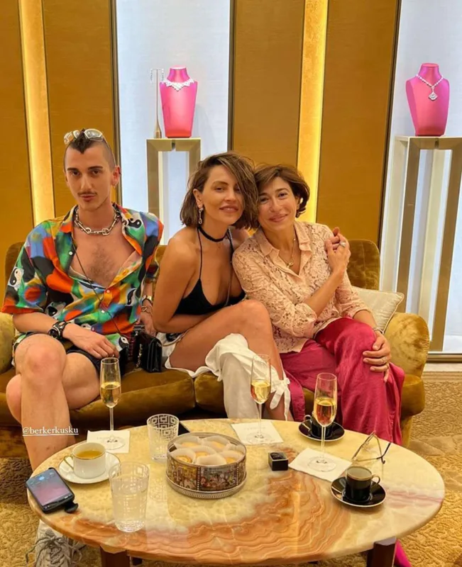 Günayın iddialı günlük  “look”u