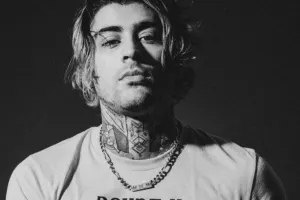 Zeyn öz kolleksiyası üçün kamera önündə