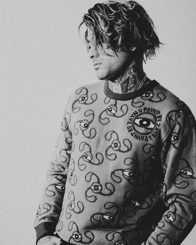 Zeyn öz kolleksiyası üçün kamera önündə