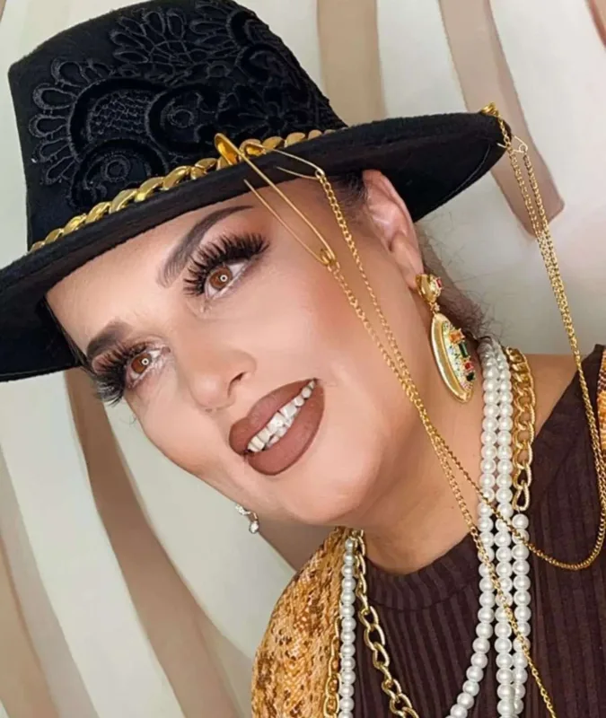 Məktəbdə oğlanları döyürmüş