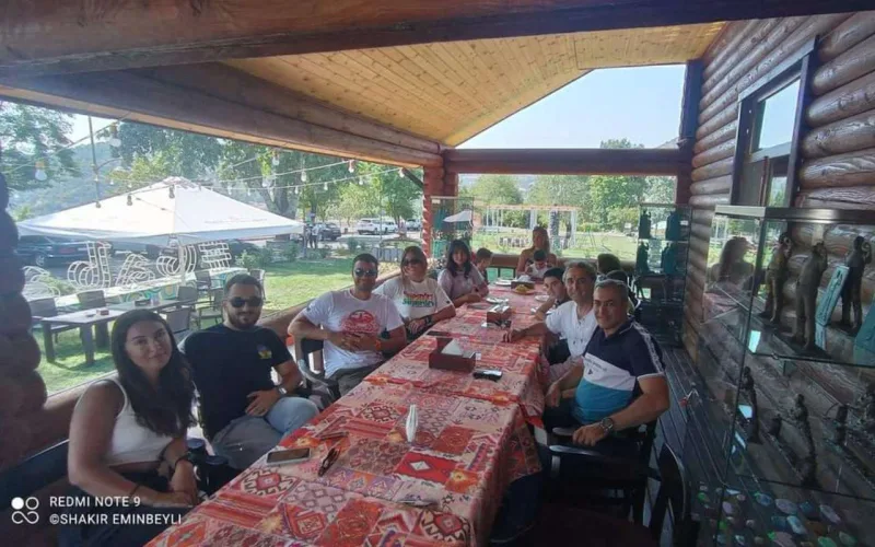 Kristofer atasının Qəbələdəki heykəli ilə