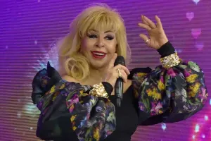 Ruhəngiz estetik əməliyyat etdirdi