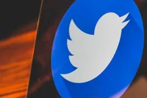 Tvitter işdən çıxaran işçiləri geri qaytarır