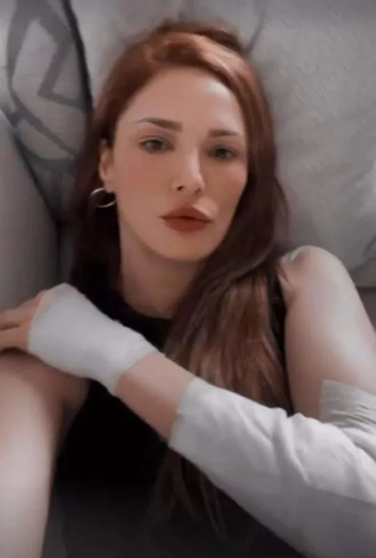 Mine qolunu sındırdı