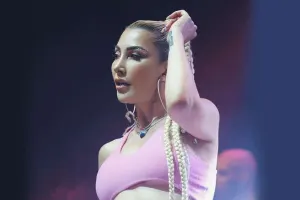 Hande Yener Bakıya gəlib