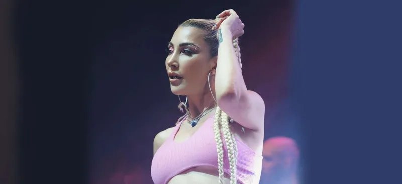 Hande Yener Bakıya gəlib