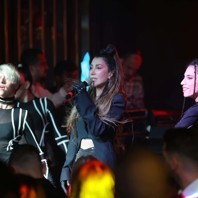 Hande Yener Bakıya gəlib