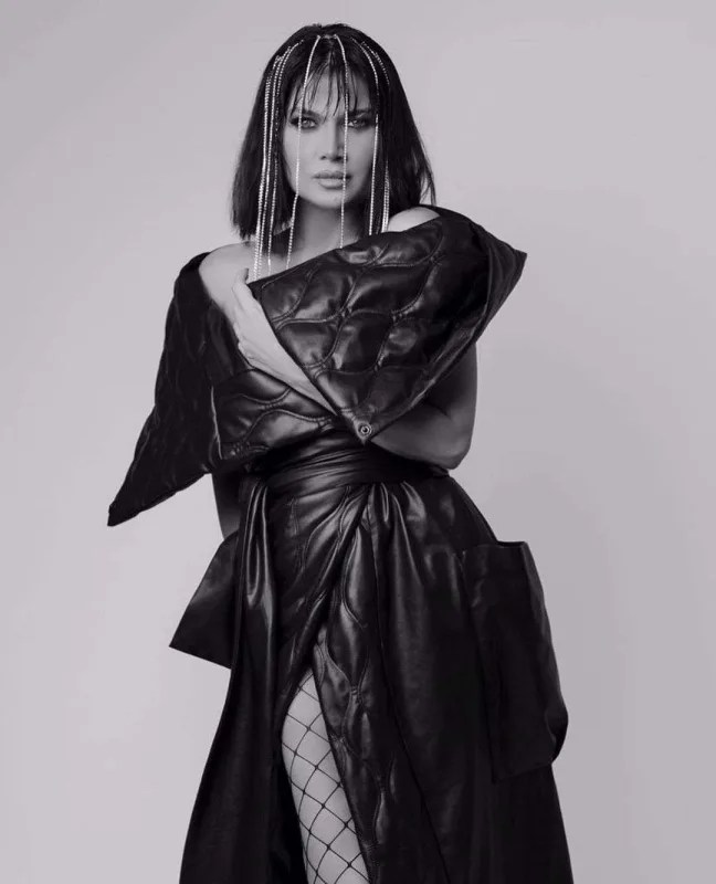 Natavan qısa saçlarına qayıtdı