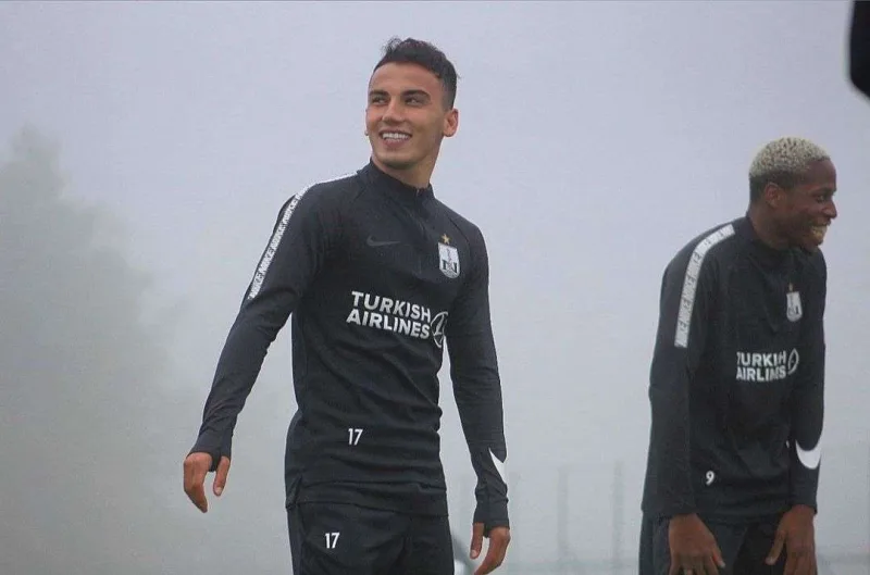 Futbolçu Mehinlə sevgilidir!