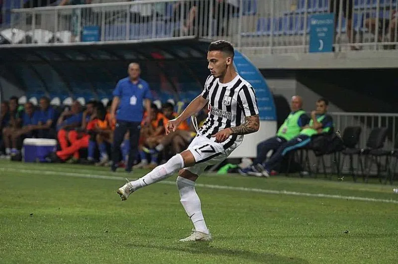 Futbolçu Mehinlə sevgilidir!