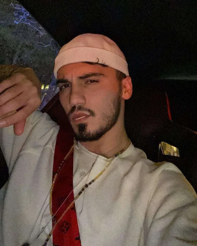 Futbolçu Mehinlə sevgilidir!