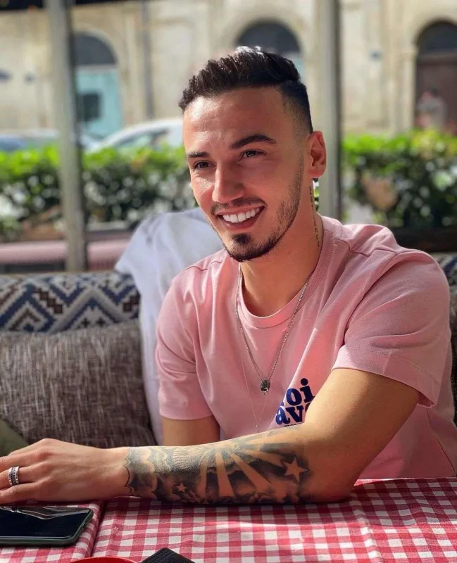 Futbolçu Mehinlə sevgilidir!